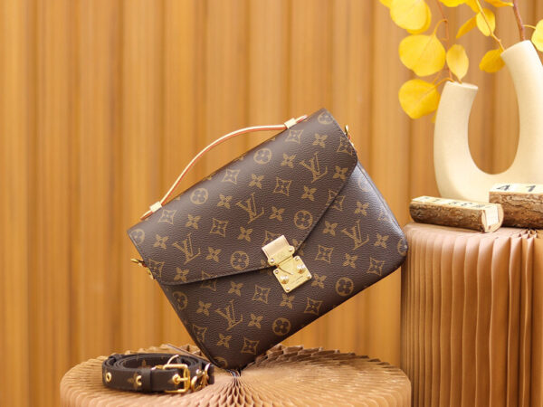 Louis Vuitton Pochette Metis