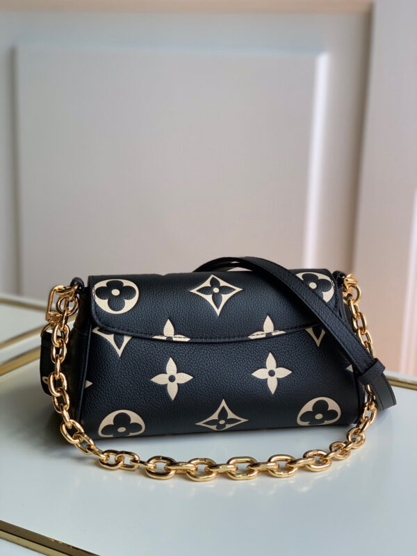 Louis Vuitton Favorite