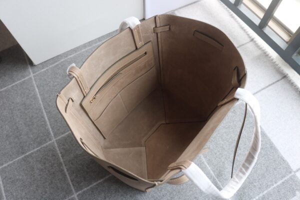 Celine Cabas Phantom