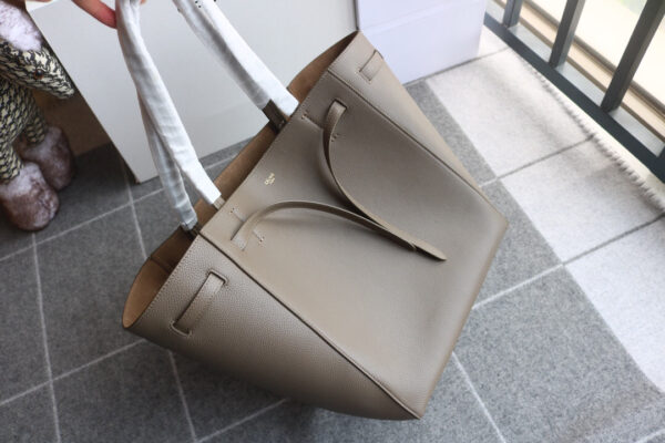 Celine Cabas Phantom