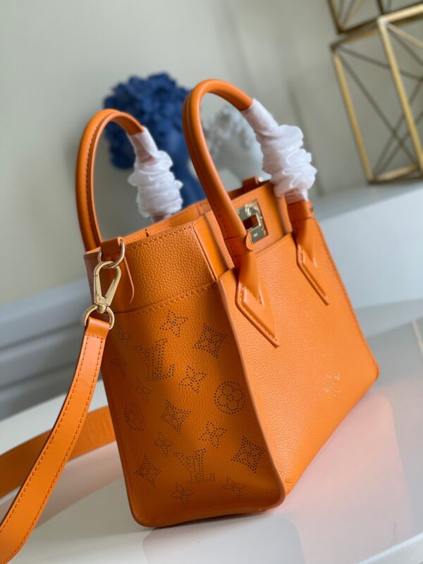 Louis Vuitton On My Side PM