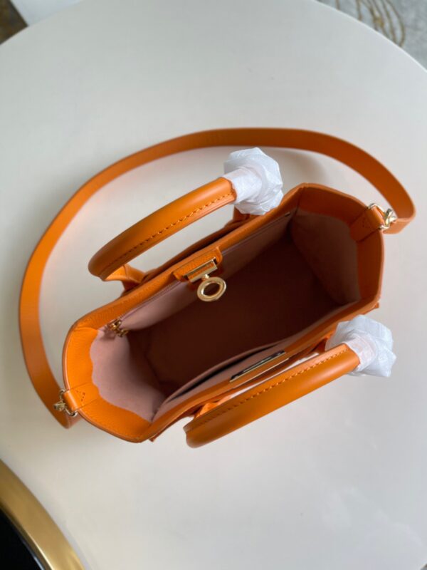 Louis Vuitton On My Side PM