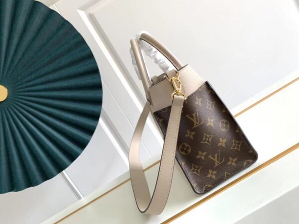 Louis Vuitton On My Side PM