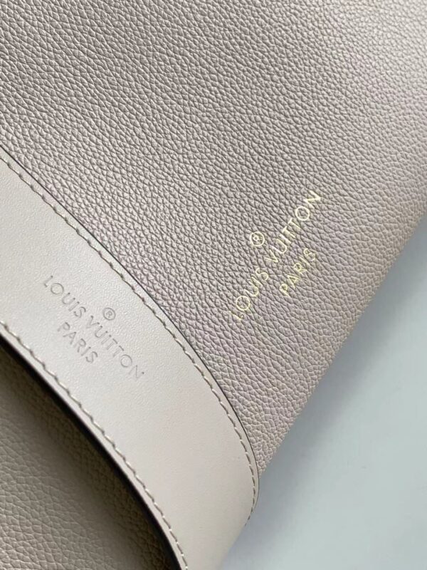 Louis Vuitton On My Side PM