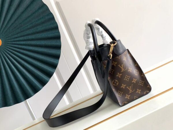 Louis Vuitton On My Side PM