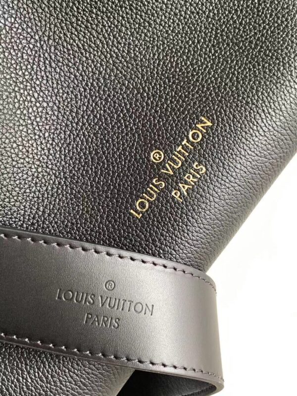 Louis Vuitton On My Side PM