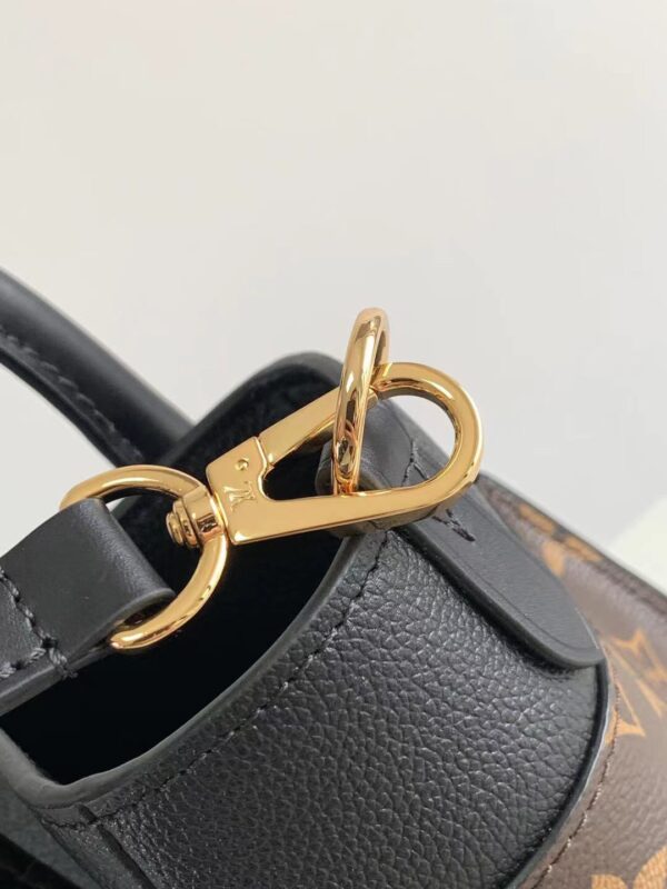 Louis Vuitton On My Side PM