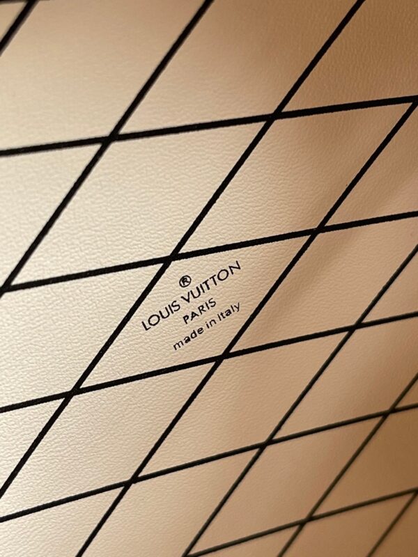 Louis Vuitton Petite Boite Chapeau