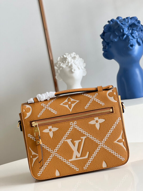 Louis Vuitton Pochette Metis
