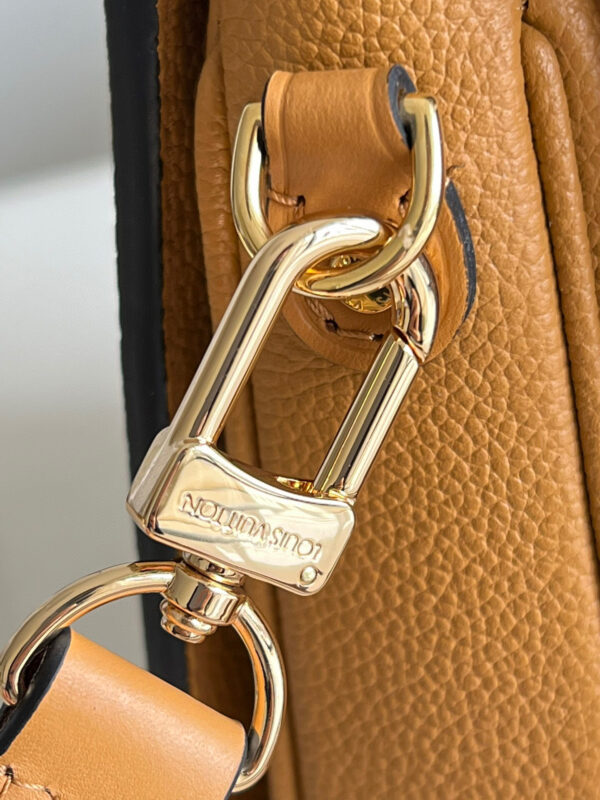 Louis Vuitton Pochette Metis