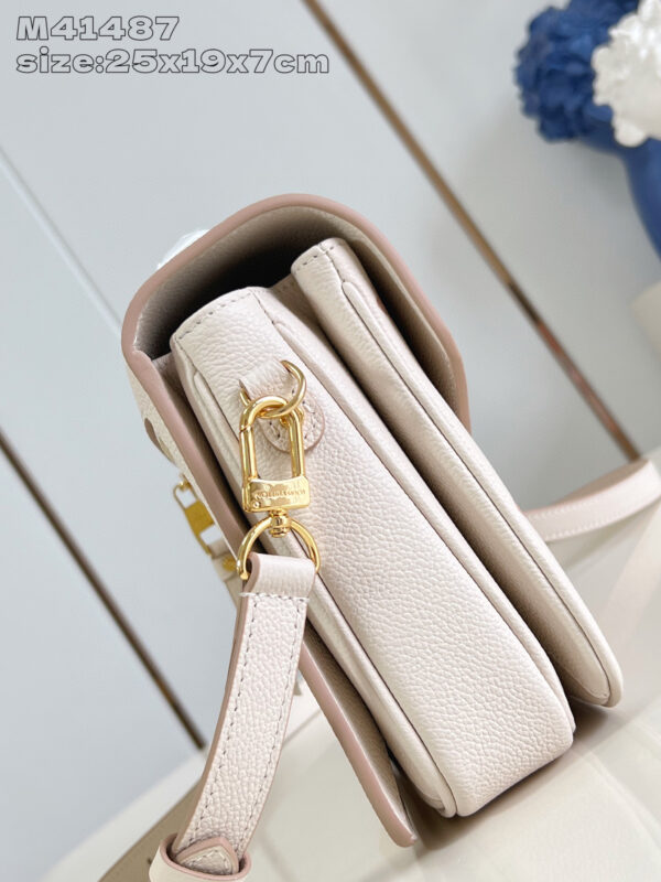 Louis Vuitton Pochette Métis MM Bag