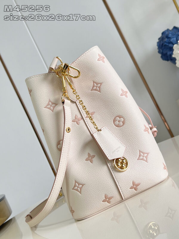 Louis Vuitton NéoNoé MM Bucket Bag