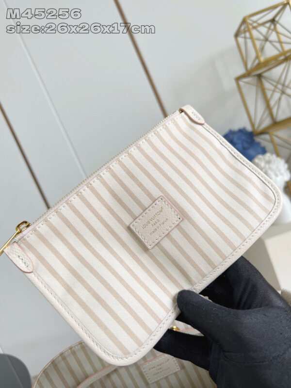 Louis Vuitton NéoNoé MM Bucket Bag