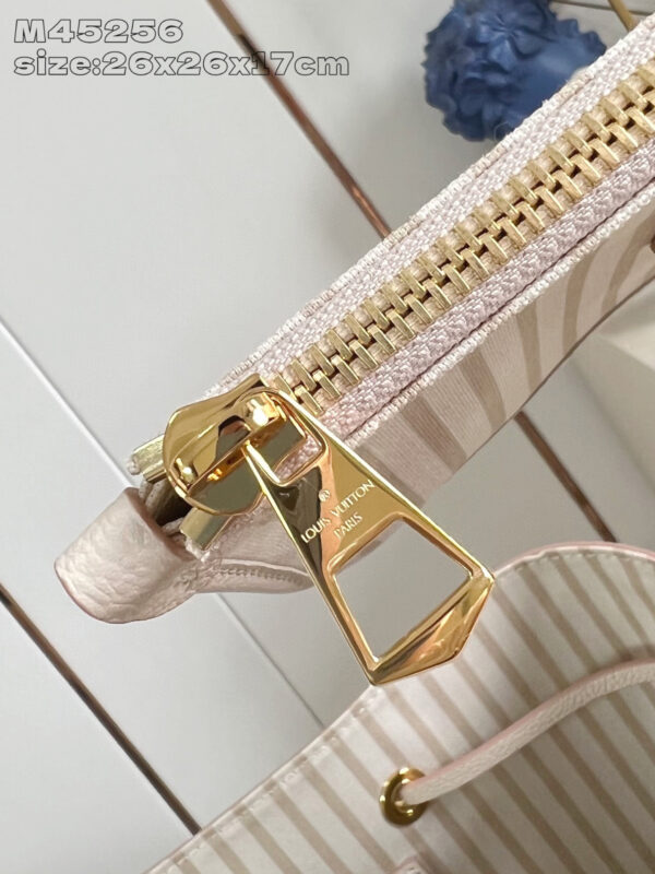 Louis Vuitton NéoNoé MM Bucket Bag