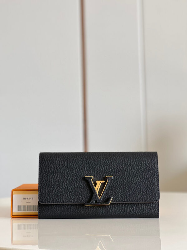 Louis Vuitton wallet capucines