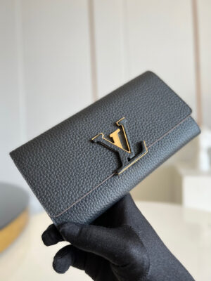 Louis Vuitton wallet capucines