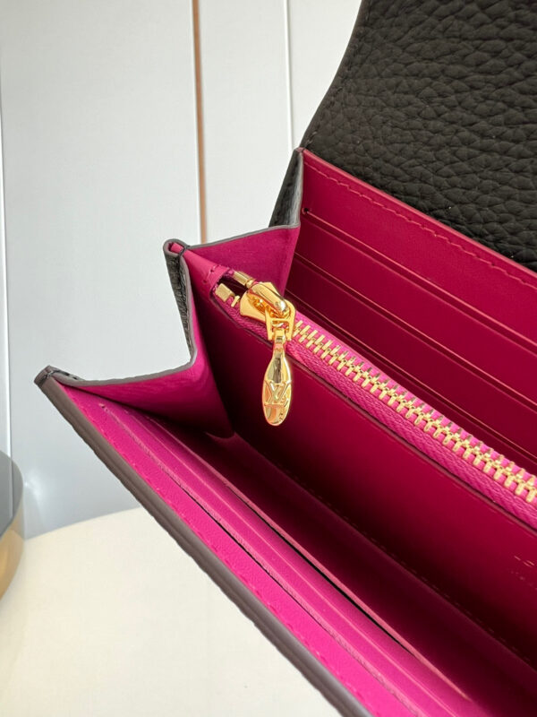 Louis Vuitton wallet capucines