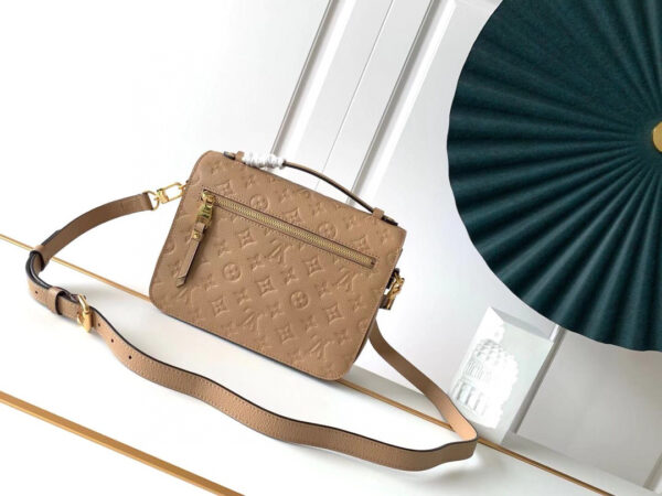 Louis Vuitton Pochette Metis