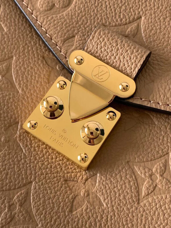 Louis Vuitton Pochette Metis