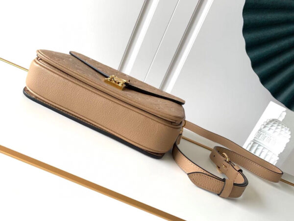Louis Vuitton Pochette Metis