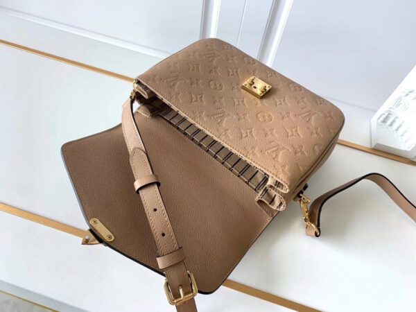 Louis Vuitton Pochette Metis