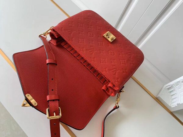 Louis Vuitton Pochette Metis