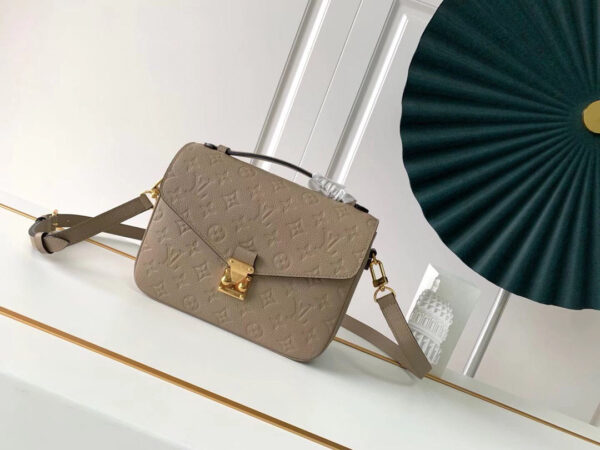 Louis Vuitton Pochette Metis