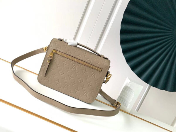 Louis Vuitton Pochette Metis