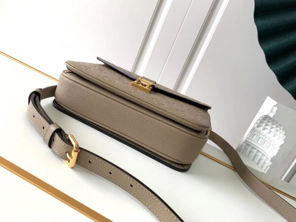 Louis Vuitton Pochette Metis