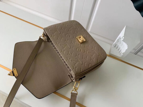Louis Vuitton Pochette Metis