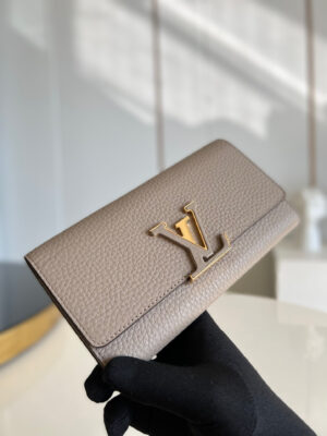 Louis Vuitton wallet capucines