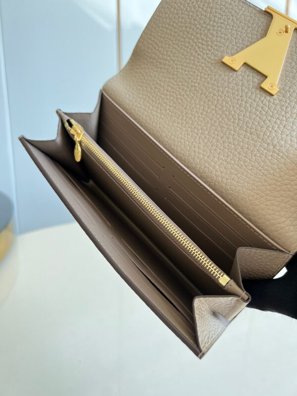 Louis Vuitton wallet capucines