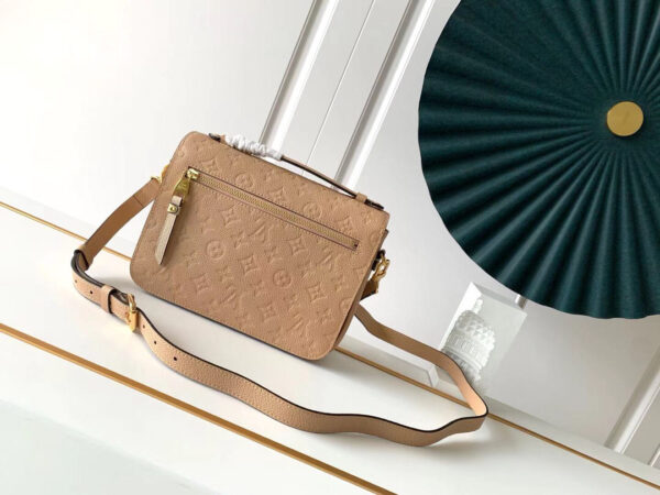 Louis Vuitton Pochette Metis