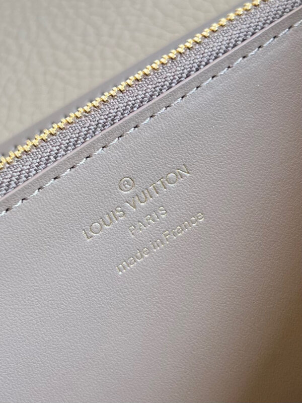 Louis Vuitton wallet capucines