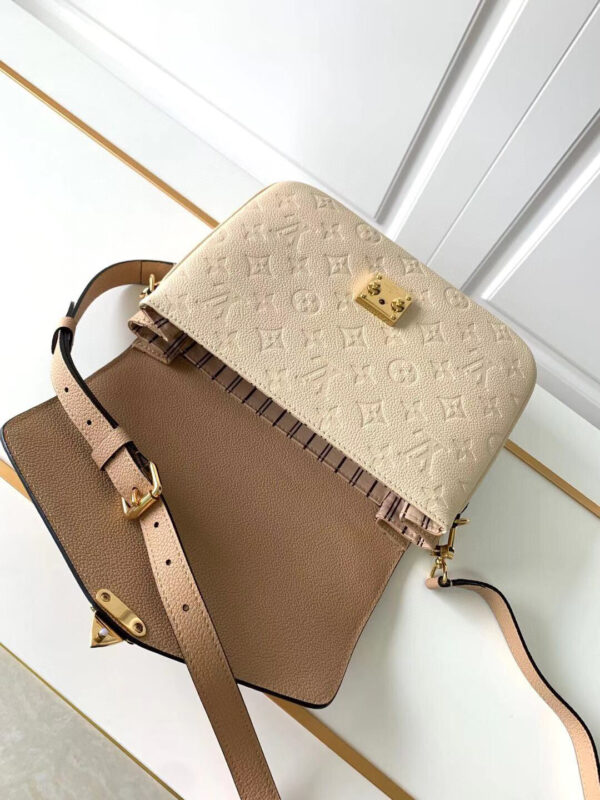 Louis Vuitton Pochette Metis