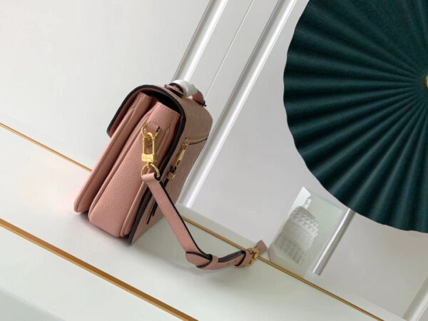 Louis Vuitton Pochette Metis