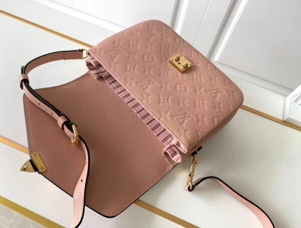 Louis Vuitton Pochette Metis