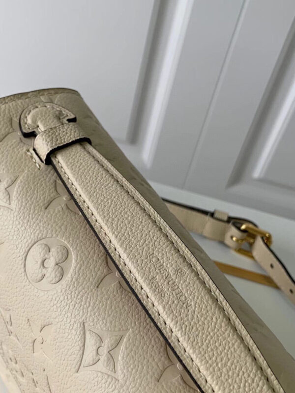 Louis Vuitton Pochette Metis