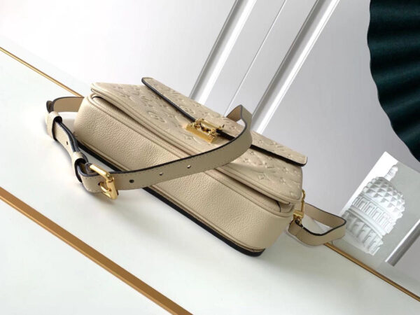 Louis Vuitton Pochette Metis