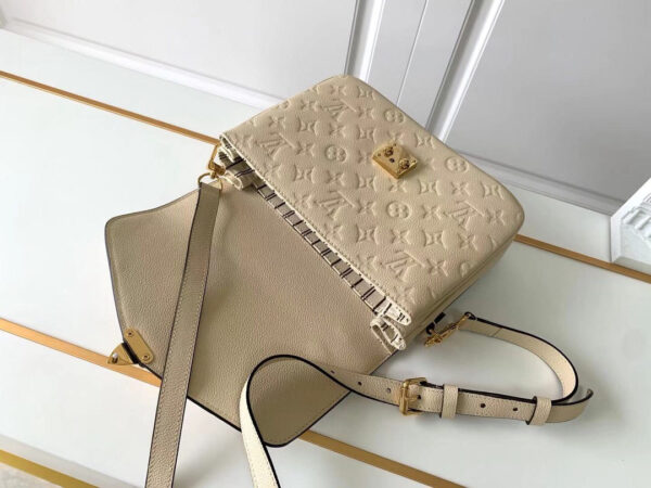 Louis Vuitton Pochette Metis