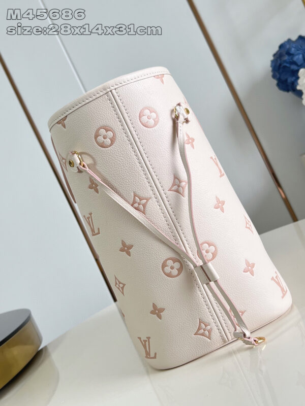 Louis Vuitton Neverfull MM Bag