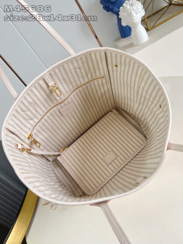 Louis Vuitton Neverfull MM Bag