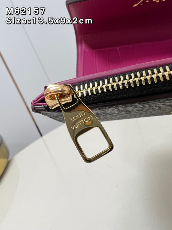 Louis Vuitton wallet capucines