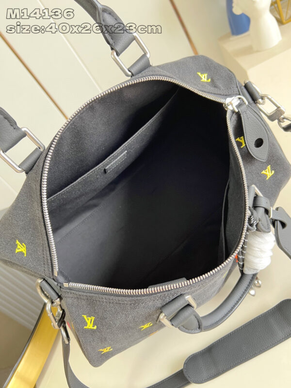 Louis Vuitton Speedy 40 Bandoulière Bag