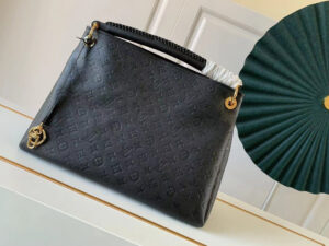 Louis Vuitton Artsy Black