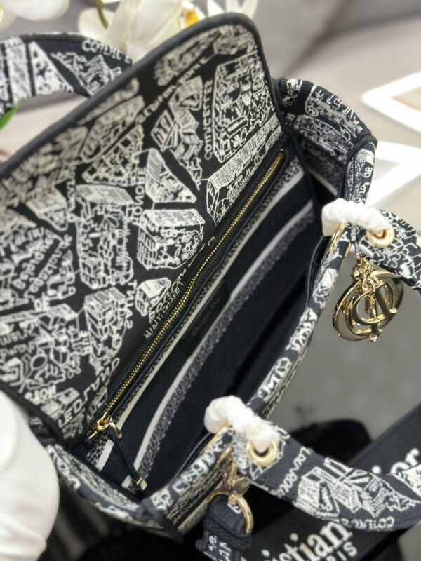 Dior Medium Lady D-Lite bag