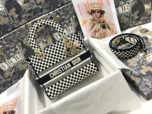 Dior Medium Lady D-Lite bag