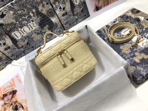 SMALL DIORTRAVEL VANITY CASE