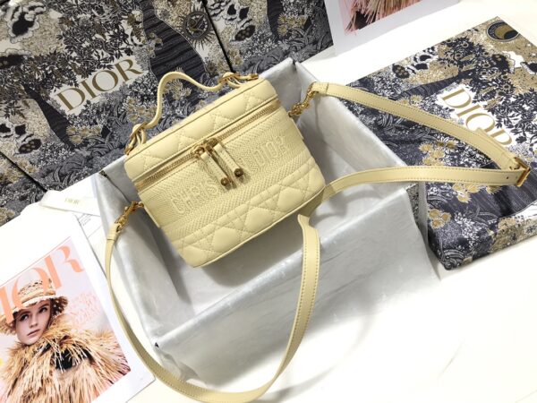 SMALL DIORTRAVEL VANITY CASE