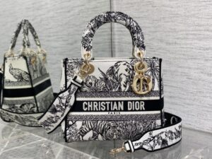 Dior Medium Lady D-Lite bag